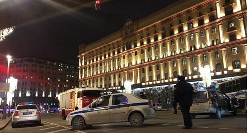 Law enforcers near the building of the Russian FSB in Bolshaya Lubyanka Street. Screenshot of the video by "Komsomolskaya Pravda" https://www.youtube.com/watch?v=8LrLWcR_K8U&feature=emb_logo Law enforcers near the building of the Russian FSB in Bolshaya Lubyanka Street. Screenshot of the video by "Komsomolskaya Pravda" https://www.youtube.com/watch?v=8LrLWcR_K8U&feature=emb_logo