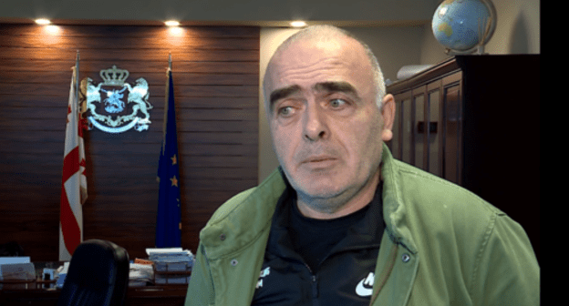 Vazha Gaprindashvili after being pardoned. Screenshot of the video by the the State Security Committee (KGB) of Georgia https://ssg.gov.ge/news/567/saxelmtsifo-usafrtxoebis-samsaxuris-gancxadeba