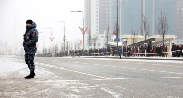 Law enforcer in Grozny. Photo by Magomed Magomedov for the Caucasian Knot Law enforcer in Grozny. Photo by Magomed Magomedov for the Caucasian Knot