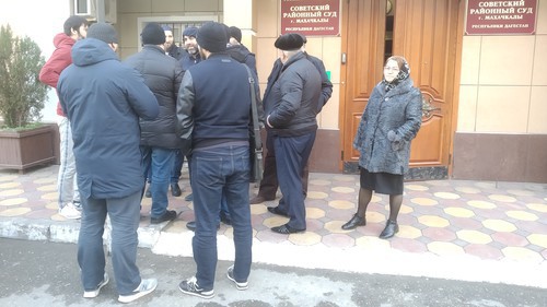 Supporters of Abdulmumin Gadjiev at the Sovetsky District Court of Makhachkala, December 31, 2018. Photo by Ilyas Kapiev for the Caucasian Knot Supporters of Abdulmumin Gadjiev at the Sovetsky District Court of Makhachkala, December 31, 2018. Photo by Ilyas Kapiev for the Caucasian Knot