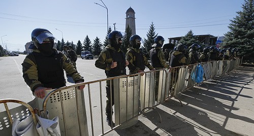 Police officers at the rally in Magas. Photo: REUTERS/Maxim Shemetov Police officers at the rally in Magas. Photo: REUTERS/Maxim Shemetov