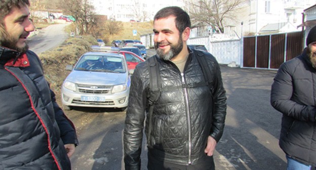 Ingush activists released from SIZO in Pyatigorsk. Eliskhan Azhigov (centre) after being released, January 13, 2020. Photo by Vyacheslav Yaschenko for the Caucasian Knot Ingush activists released from SIZO in Pyatigorsk. Eliskhan Azhigov (centre) after being released, January 13, 2020. Photo by Vyacheslav Yaschenko for the Caucasian Knot