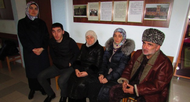 Relatives of Rezvan Ozdoev in the court. Photo by Vyacheslav Yaschenko for the Caucasian Knot Relatives of Rezvan Ozdoev in the court. Photo by Vyacheslav Yaschenko for the Caucasian Knot