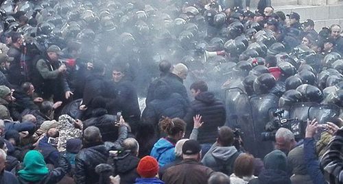 Clashes between protesters and policemen in Tbilisi, November 18, 2019. Photo by Inna Kukudzhanova for the Caucasian Knot Clashes between protesters and policemen in Tbilisi, November 18, 2019. Photo by Inna Kukudzhanova for the Caucasian Knot