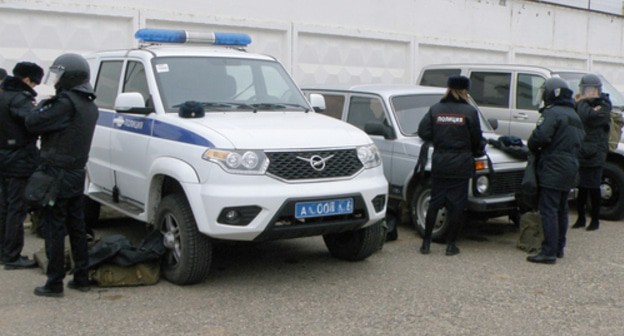 Police and special forces. Photo: NAC press service, http://nac.gov.ru/antiterroristicheskie-ucheniya/operativnym-shtabom-v-respublike-kalmykiya-4.html Police and special forces. Photo: NAC press service, http://nac.gov.ru/antiterroristicheskie-ucheniya/operativnym-shtabom-v-respublike-kalmykiya-4.html