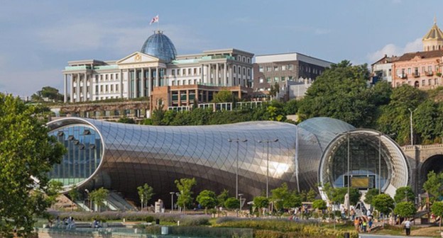 Tbilisi. Photo: Omicroñ'R - https://ru.wikipedia.org/ Tbilisi. Photo: Omicroñ'R - https://ru.wikipedia.org/