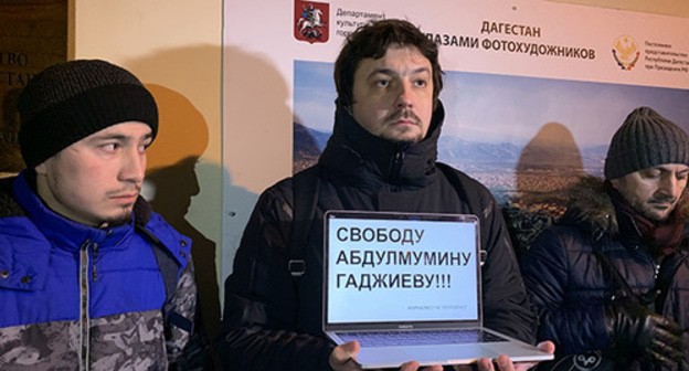 Picket in support of Abdulmumin Gadjiev. Photo by Oleg Krasnov for the Caucasian Knot Picket in support of Abdulmumin Gadjiev. Photo by Oleg Krasnov for the Caucasian Knot