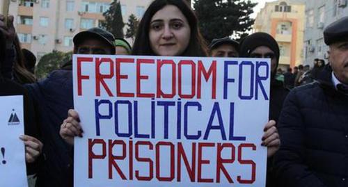 Participant of a rally in Baku demands to release political prisoners. Photo by Aziz Karimov for the Caucasian Knot Participant of a rally in Baku demands to release political prisoners. Photo by Aziz Karimov for the Caucasian Knot