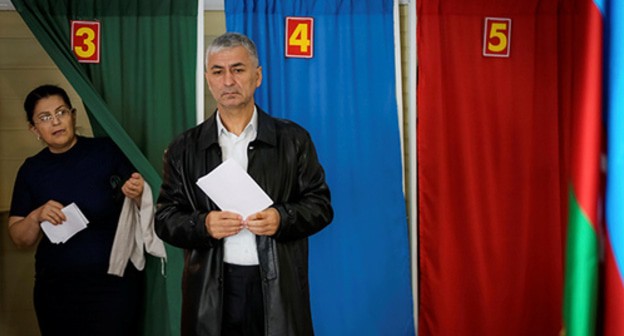 At a polling station in Baku. Photo: REUTERS/Aziz Karimov At a polling station in Baku. Photo: REUTERS/Aziz Karimov