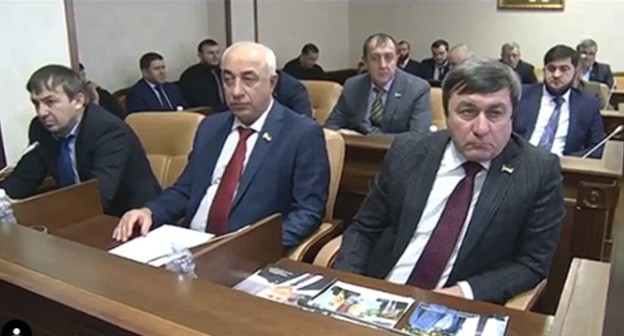 A sitting of the City Duma of Grozny. Screenshot of the video https://www.instagram.com/p/B8bsqEZoivQ/ A sitting of the City Duma of Grozny. Screenshot of the video https://www.instagram.com/p/B8bsqEZoivQ/
