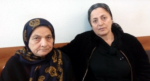 Mother of Rashid Aushev (on the left) and his aunt came to the court to support the activist. Zheleznovodsk, February 13, 2020. Photo by Vyacheslav Yaschenko for the "Caucasian Knot" Mother of Rashid Aushev (on the left) and his aunt came to the court to support the activist. Zheleznovodsk, February 13, 2020. Photo by Vyacheslav Yaschenko for the "Caucasian Knot"