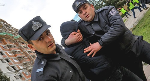 Detention of a protester in Baku, February 16, 2020. Photo by Aziz Karimov for the Caucasian Knot Detention of a protester in Baku, February 16, 2020. Photo by Aziz Karimov for the Caucasian Knot