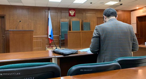 Courtroom. Photo: HRC ‘Memorial’, http://memohrc.org/ru/news_old/sud-v-moskve-doprosil-zasekrechennyh-svideteleu-po-delu-obvinyaemogo-v-finansirovanii-nvf Courtroom. Photo: HRC ‘Memorial’, http://memohrc.org/ru/news_old/sud-v-moskve-doprosil-zasekrechennyh-svideteleu-po-delu-obvinyaemogo-v-finansirovanii-nvf