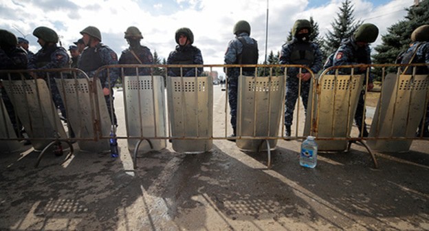 Law enforcers during rally in Magas, October 2018. Photo: REUTERS/Maxim Shemetov Law enforcers during rally in Magas, October 2018. Photo: REUTERS/Maxim Shemetov