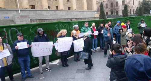 Participants of the rally in support of the journalists of the Adjara TV. Photo by Beslan Kmuzov for the "Caucasian Knot" Participants of the rally in support of the journalists of the Adjara TV. Photo by Beslan Kmuzov for the "Caucasian Knot"