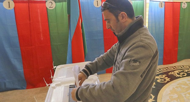 At a polling station in Baku. Photo: REUTERS/Aziz Karimov At a polling station in Baku. Photo: REUTERS/Aziz Karimov