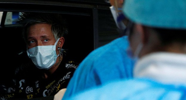 A man wearing a medical mask. Photo: REUTERS/Francois Lenoir A man wearing a medical mask. Photo: REUTERS/Francois Lenoir