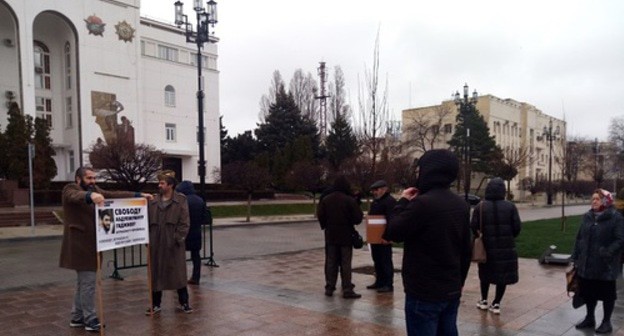 Joint action of supporters of Abdulmumin Gadjiev and Murtazali Gasanguseinov in Makhachkala, March 16, 2020. Photo by Rasul Magomedov for the Caucasian Knot Joint action of supporters of Abdulmumin Gadjiev and Murtazali Gasanguseinov in Makhachkala, March 16, 2020. Photo by Rasul Magomedov for the Caucasian Knot
