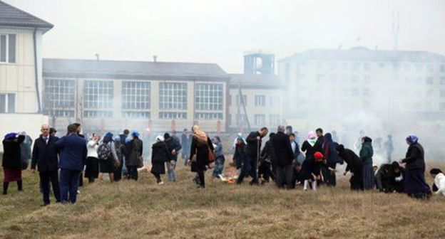Subbotnik in Grozny. Photo: press service of the Grozny Administration, http://chechnya.gov.ru/novosti/okolo-70-tysyach-chelovek-vyshli-na-subbotniki-v-groznom/ Subbotnik in Grozny. Photo: press service of the Grozny Administration, http://chechnya.gov.ru/novosti/okolo-70-tysyach-chelovek-vyshli-na-subbotniki-v-groznom/