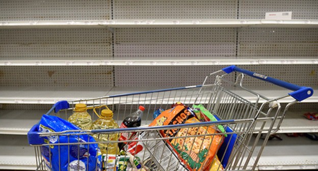 Empty store shelves. Photo: REUTERS/Santiago Arcos Empty store shelves. Photo: REUTERS/Santiago Arcos