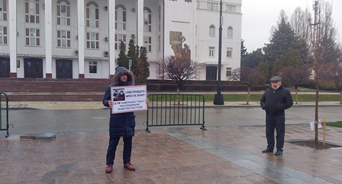 Joint action of supporters of Abdulmumin Gadjiev and Murtazali Gasanguseinov in Makhachkala, March 16, 2020. Photo by Rasul Magomedov for the "Caucasian Knot" Joint action of supporters of Abdulmumin Gadjiev and Murtazali Gasanguseinov in Makhachkala, March 16, 2020. Photo by Rasul Magomedov for the "Caucasian Knot"
