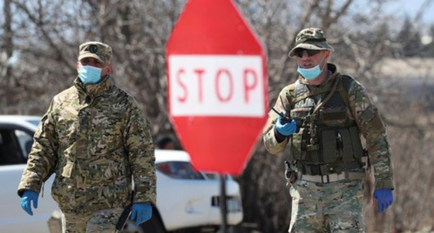 Georgian militaries in face mask in Marneuli, Georgia, March 23, 2020. Photo: REUTERS/Irakli Gedenidze Georgian militaries in face mask in Marneuli, Georgia, March 23, 2020. Photo: REUTERS/Irakli Gedenidze