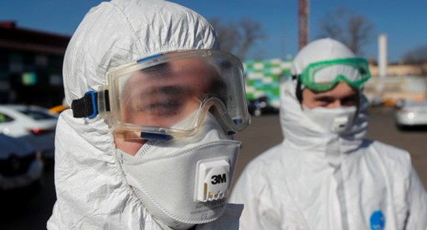 Medical workers in special protective uniform, Moscow, Russia, March 26, 2020. Photo: REUTERS/Maxim Shemetov Medical workers in special protective uniform, Moscow, Russia, March 26, 2020. Photo: REUTERS/Maxim Shemetov