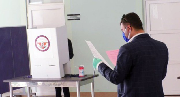 At a polling station in Stepanakert, March 31, 2020. Photo by David Simonyan for the Caucasian Knot At a polling station in Stepanakert, March 31, 2020. Photo by David Simonyan for the Caucasian Knot