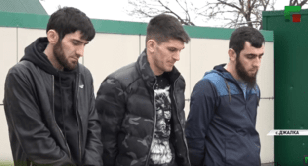 Young Chechen natives who refused to pay for a trip in a Moscow taxi. Screenshot: ChGTRK 'Grozny', https://www.youtube.com/watch?v=d2rEsTrWRUA Young Chechen natives who refused to pay for a trip in a Moscow taxi. Screenshot: ChGTRK 'Grozny', https://www.youtube.com/watch?v=d2rEsTrWRUA
