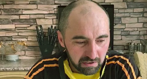Mokhmad-Selim Alimkhanov, a resident of the Khambi-Irze village, posted on WhatsApp a video with his apologies for his video criticizing the authorities for the food aid package he had got. Screenshot of the video sent via WhatsApp Mokhmad-Selim Alimkhanov, a resident of the Khambi-Irze village, posted on WhatsApp a video with his apologies for his video criticizing the authorities for the food aid package he had got. Screenshot of the video sent via WhatsApp
