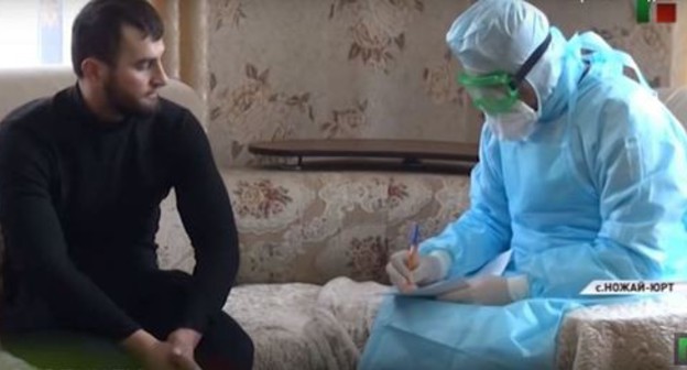 A resident of Nozhai-Yurt publicly repented on air of the TV channel for violating quarantine measures. Screenshot of the video https://newsvideo.su/video/12529392 A resident of Nozhai-Yurt publicly repented on air of the TV channel for violating quarantine measures. Screenshot of the video https://newsvideo.su/video/12529392