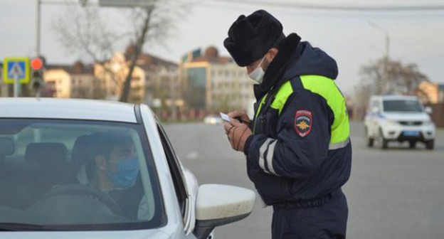 Law enforcer checking documents of a car driver, Chechnya, April 2020. Photo: REUTERS/Ramzan Musaev Law enforcer checking documents of a car driver, Chechnya, April 2020. Photo: REUTERS/Ramzan Musaev