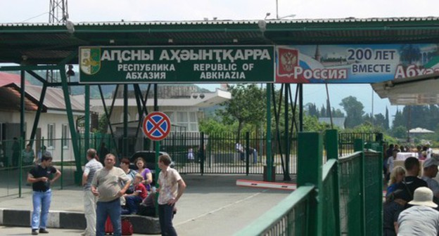 Checkpoint of Abkhazian customs. Photo: DILIN https://ru.wikipedia.org/wiki/Государственная_граница_Республики_Абхазия Checkpoint of Abkhazian customs. Photo: DILIN https://ru.wikipedia.org/wiki/Государственная_граница_Республики_Абхазия