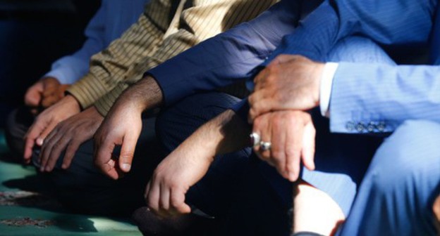 Hand of people praying. Photo by Aziz Karimov for the Caucasian Knot Hand of people praying. Photo by Aziz Karimov for the Caucasian Knot