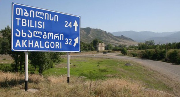 Road sign Tbilisi-Akhalgori. Photo: Nikolai Bangsgaard, https://commons.wikimedia.org/wiki/Category:Akhalgori Road sign Tbilisi-Akhalgori. Photo: Nikolai Bangsgaard, https://commons.wikimedia.org/wiki/Category:Akhalgori