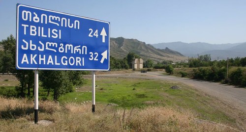 Road sign Tbilisi-Akhalgori. Photo: Nikolai Bangsgaard, https://commons.wikimedia.org/wiki/Category:Akhalgori Road sign Tbilisi-Akhalgori. Photo: Nikolai Bangsgaard, https://commons.wikimedia.org/wiki/Category:Akhalgori