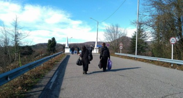 'Inguri' border checkpoint. Screenshot: https://1tv.ge/ab/news/egrmti-atcha-ashmqs-tchvmtcti-amshqa-rzm-azcaara-hanbaxmnhwei-afotoazhabzhь/ 'Inguri' border checkpoint. Screenshot: https://1tv.ge/ab/news/egrmti-atcha-ashmqs-tchvmtcti-amshqa-rzm-azcaara-hanbaxmnhwei-afotoazhabzhь/