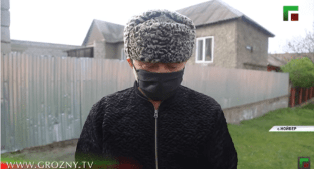 A resident of Chechnya publicly apologizes for his realtives' raising money for a child's treatment. Screenshot of the report of the "Grozny" TV Channel https://newsvideo.su/video/12594852 A resident of Chechnya publicly apologizes for his realtives' raising money for a child's treatment. Screenshot of the report of the "Grozny" TV Channel https://newsvideo.su/video/12594852