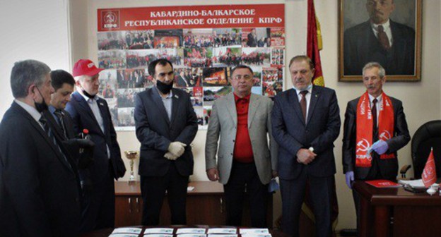 Communists in Kabardino-Balkaria have celebrated Lenin's birthday, despite the quarantine. April 22, 2020. Photo by Lyudmila Maratova for the "Caucasian Knot" Communists in Kabardino-Balkaria have celebrated Lenin's birthday, despite the quarantine. April 22, 2020. Photo by Lyudmila Maratova for the "Caucasian Knot"