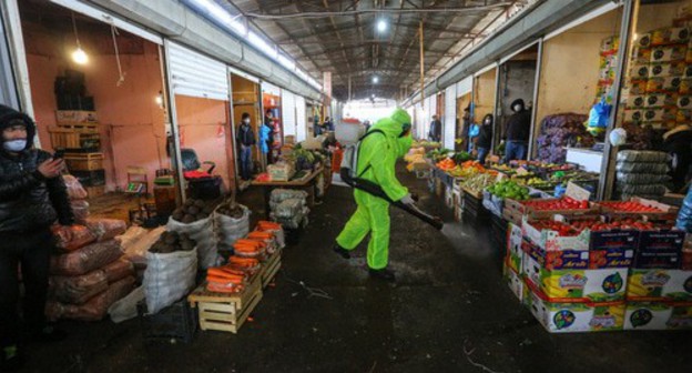 Desinfection of a market in Baku. Photo by Aziz Karimov for the "Caucasian Knot" Desinfection of a market in Baku. Photo by Aziz Karimov for the "Caucasian Knot"