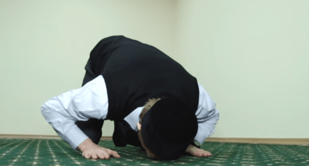 Screenshot of the video "How to perform the namaz (prayer)", https://youtu.be/R3A0Ct-D_yA Screenshot of the video "How to perform the namaz (prayer)", https://youtu.be/R3A0Ct-D_yA