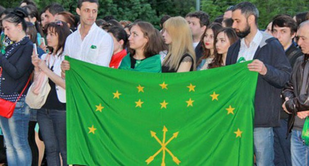 Participants of a mourning rally on the 151st anniversary of the end of the Caucasian War, holding a Circassian flag. Moscow, May 21, 2015. Photo by Karina Gadjieva for the "Caucasian Knot" Participants of a mourning rally on the 151st anniversary of the end of the Caucasian War, holding a Circassian flag. Moscow, May 21, 2015. Photo by Karina Gadjieva for the "Caucasian Knot"