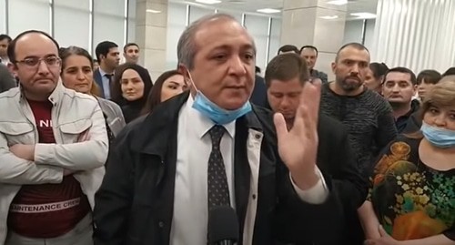 Protest action held by "Amrakhbank" employees. Screenshot from video posted by Azad Soz: https://www.youtube.com/watch?time_continue=5&v=lrBHMJ7RaMM&feature=emb_logo. Protest action held by "Amrakhbank" employees. Screenshot from video posted by Azad Soz: https://www.youtube.com/watch?time_continue=5&v=lrBHMJ7RaMM&feature=emb_logo.