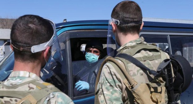 Road checkpoint in Georgia during quarantine. Photo: REUTERS/Irakli Gedenidze Road checkpoint in Georgia during quarantine. Photo: REUTERS/Irakli Gedenidze