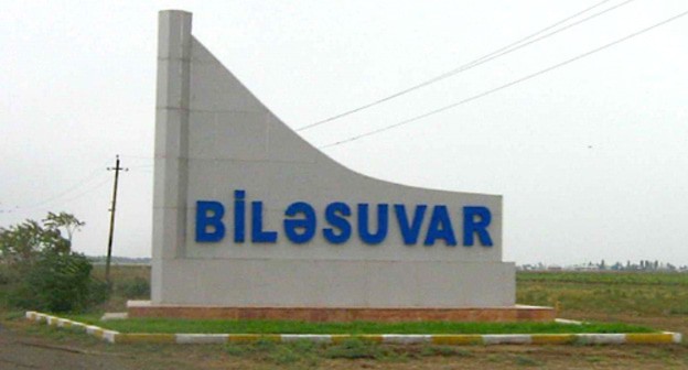 A signpost at the entrance to the Azerbaijani city of Bilasuvar. Photo: Ds02006, https://commons.wikimedia.org/w/index.php?curid=4878047 A signpost at the entrance to the Azerbaijani city of Bilasuvar. Photo: Ds02006, https://commons.wikimedia.org/w/index.php?curid=4878047