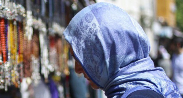 A woman wearing a head scarf. Photo: pixhere.com A woman wearing a head scarf. Photo: pixhere.com
