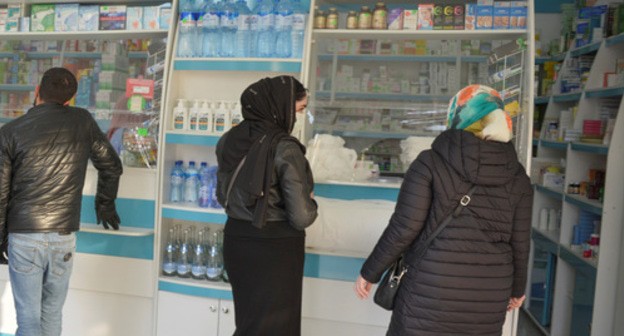 Residents of Grozny at the pharmacy. April 2020. Photo: REUTERS/Ramzan Musaev Residents of Grozny at the pharmacy. April 2020. Photo: REUTERS/Ramzan Musaev