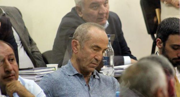 Robert Kocharyan (in the center) in the courtroom. Photo by Tigran Petrosyan for the "Caucasian Knot" Robert Kocharyan (in the center) in the courtroom. Photo by Tigran Petrosyan for the "Caucasian Knot"