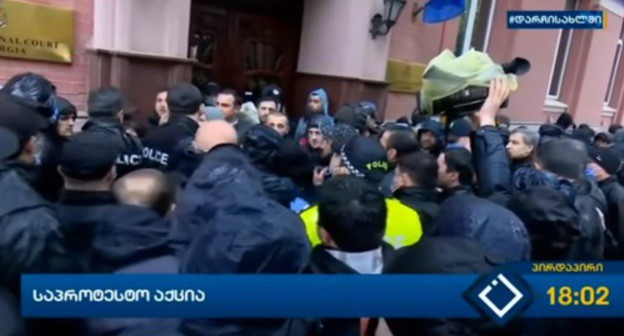 Clashes near the Adjara Government House in Batumi. Photo: screenshot of the video at the ajaratv.ge website https://ajaratv.ge/article/59045" Clashes near the Adjara Government House in Batumi. Photo: screenshot of the video at the ajaratv.ge website https://ajaratv.ge/article/59045"