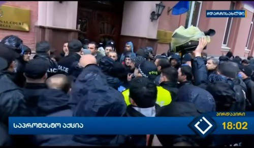 Clashes near the Adjara Government House in Batumi. Photo: screenshot of the video at the ajaratv.ge website https://ajaratv.ge/article/59045" Clashes near the Adjara Government House in Batumi. Photo: screenshot of the video at the ajaratv.ge website https://ajaratv.ge/article/59045"